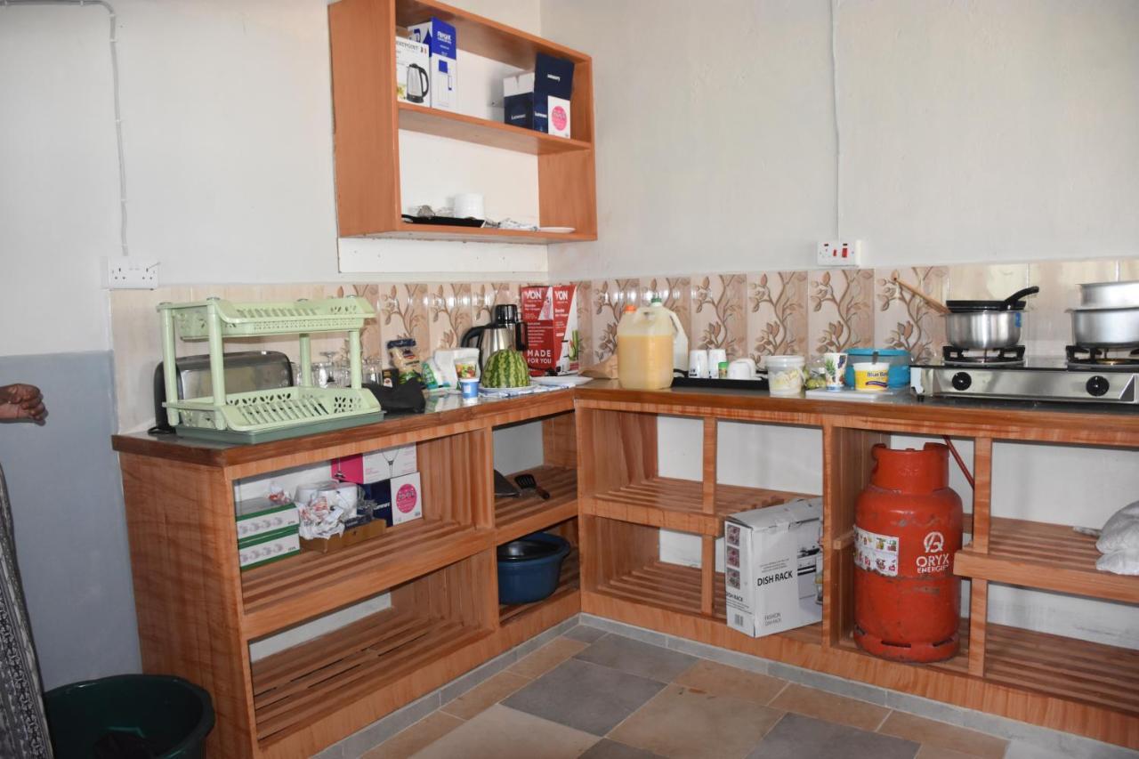 Bed and Breakfast L&J Modern Backpackers Kinondoni Daressalam Exterior foto