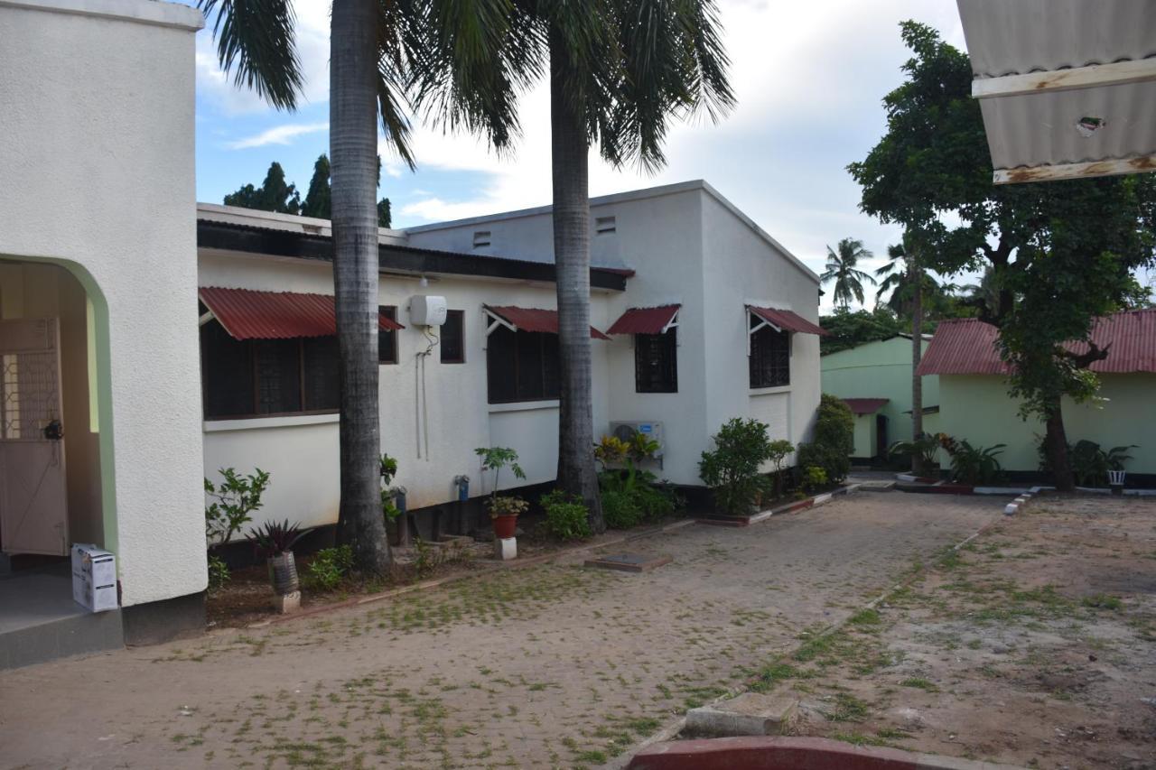 Bed and Breakfast L&J Modern Backpackers Kinondoni Daressalam Exterior foto