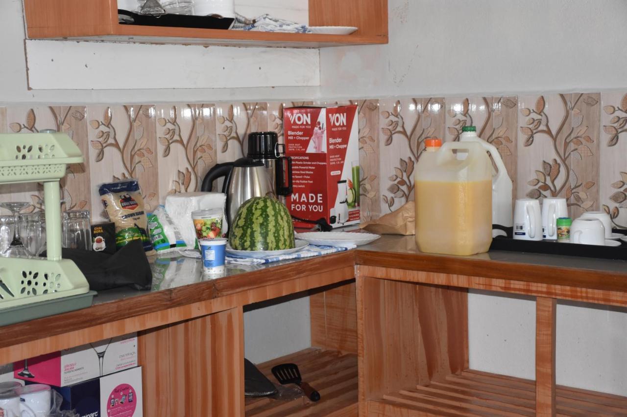 Bed and Breakfast L&J Modern Backpackers Kinondoni Daressalam Exterior foto