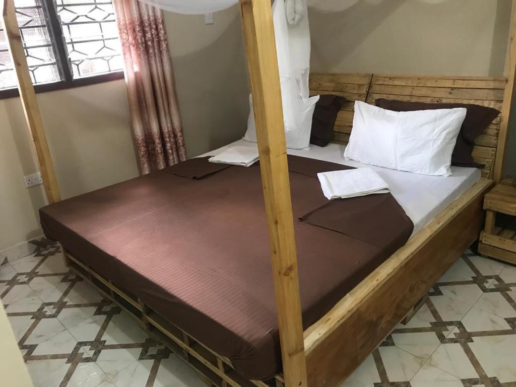 Bed and Breakfast L&J Modern Backpackers Kinondoni Daressalam Exterior foto