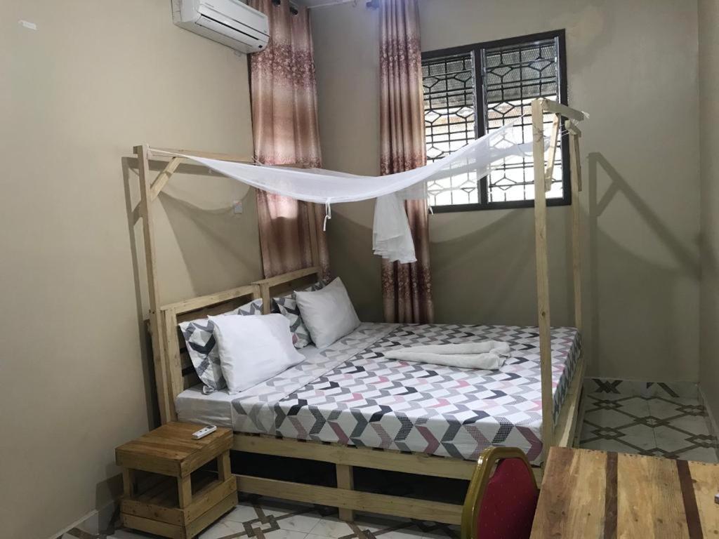 Bed and Breakfast L&J Modern Backpackers Kinondoni Daressalam Exterior foto
