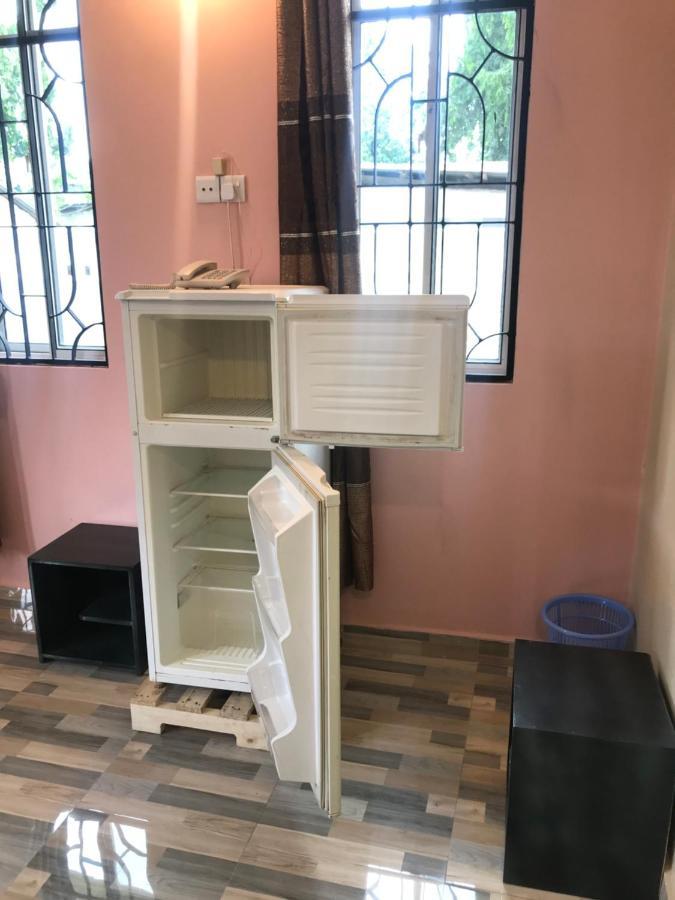 Bed and Breakfast L&J Modern Backpackers Kinondoni Daressalam Exterior foto