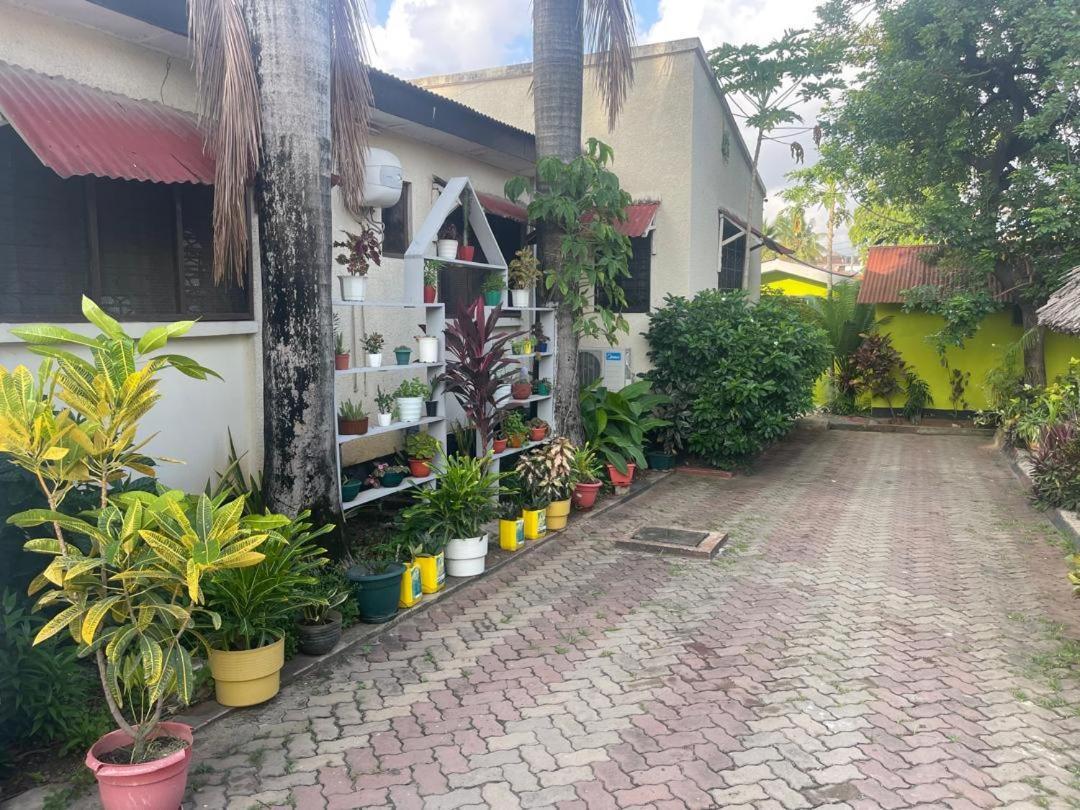 Bed and Breakfast L&J Modern Backpackers Kinondoni Daressalam Exterior foto
