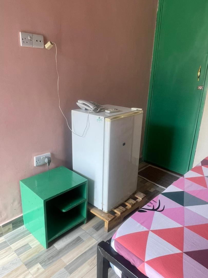 Bed and Breakfast L&J Modern Backpackers Kinondoni Daressalam Zimmer foto