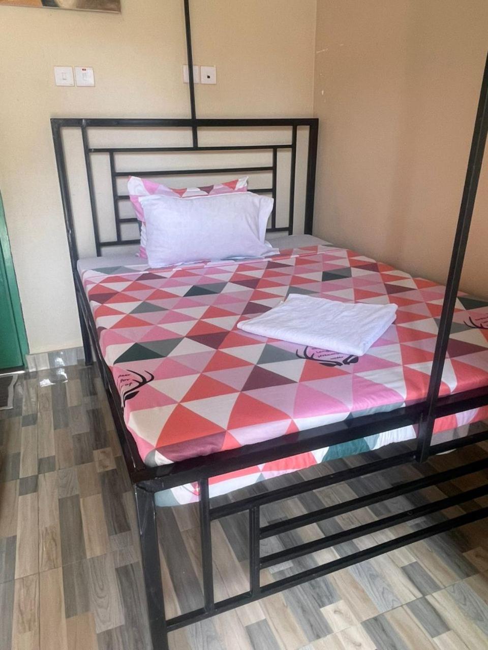 Bed and Breakfast L&J Modern Backpackers Kinondoni Daressalam Zimmer foto